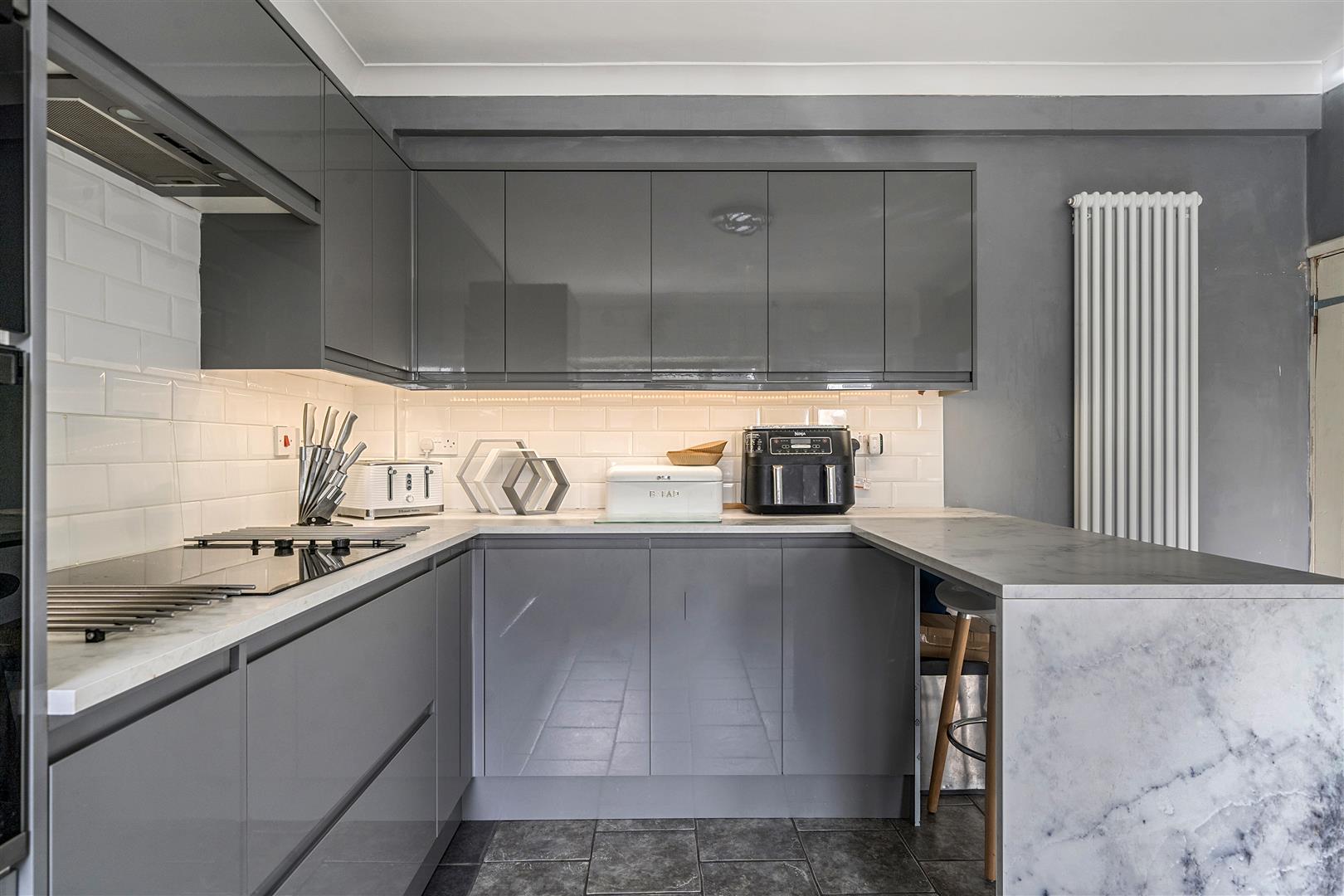 Pentre Road, Grovesend, Swansea, SA4 8DD